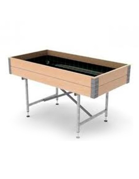 Huerto urbano. Mesa de cultivo de madera grande